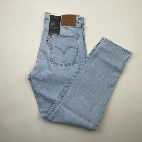 NWT Levi’s High Waist wedgie fit Jeans - Picture 2 of 9